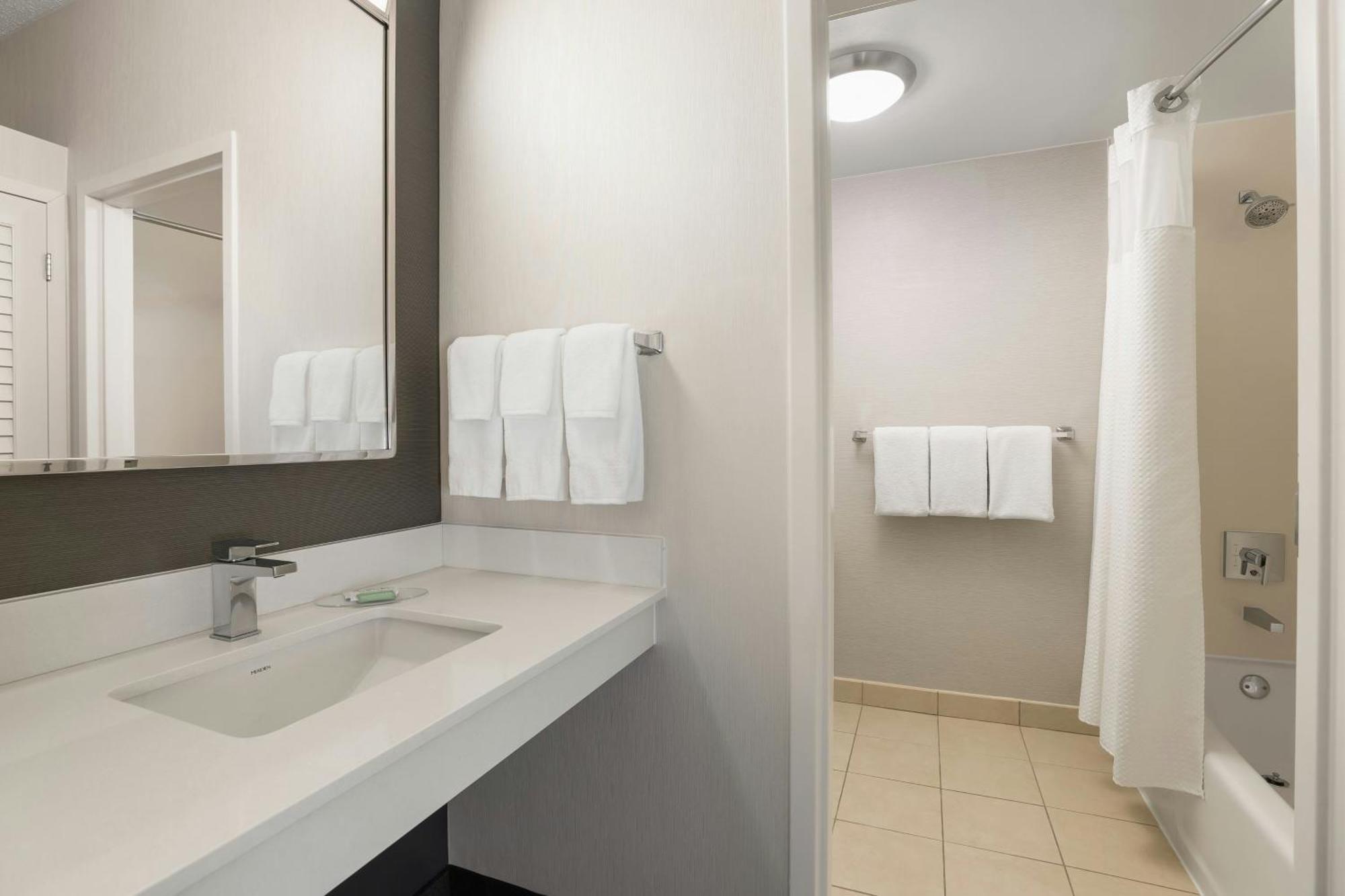 Courtyard By Marriott Minneapolis-St. Paul Airport Mendota Heights Экстерьер фото